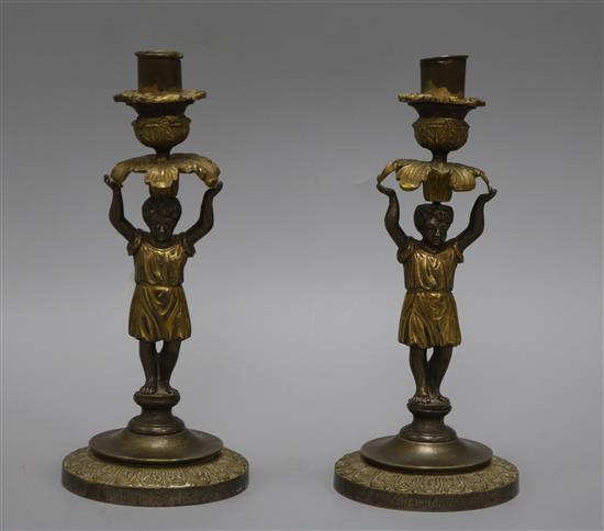 A pair of Italian bronze putto candlesticks, height 21.5cm